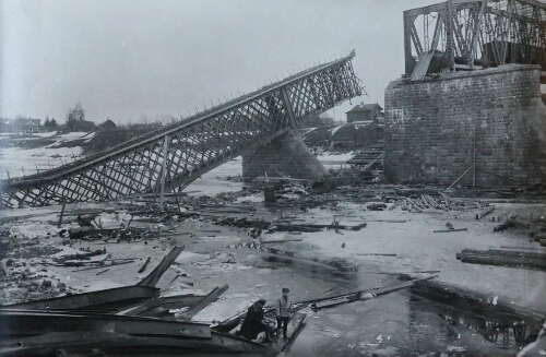 Bridge near Jambourg, on the river Luga [1919]